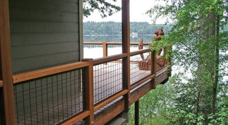 Hog wire deck deals railing